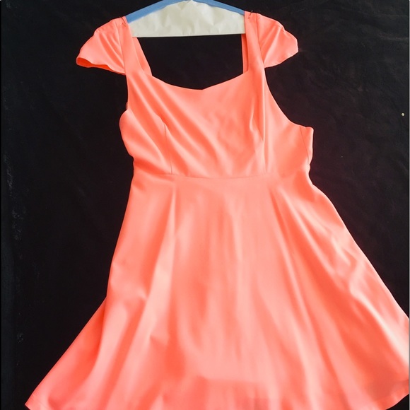 Dress - Picture 4 of 4